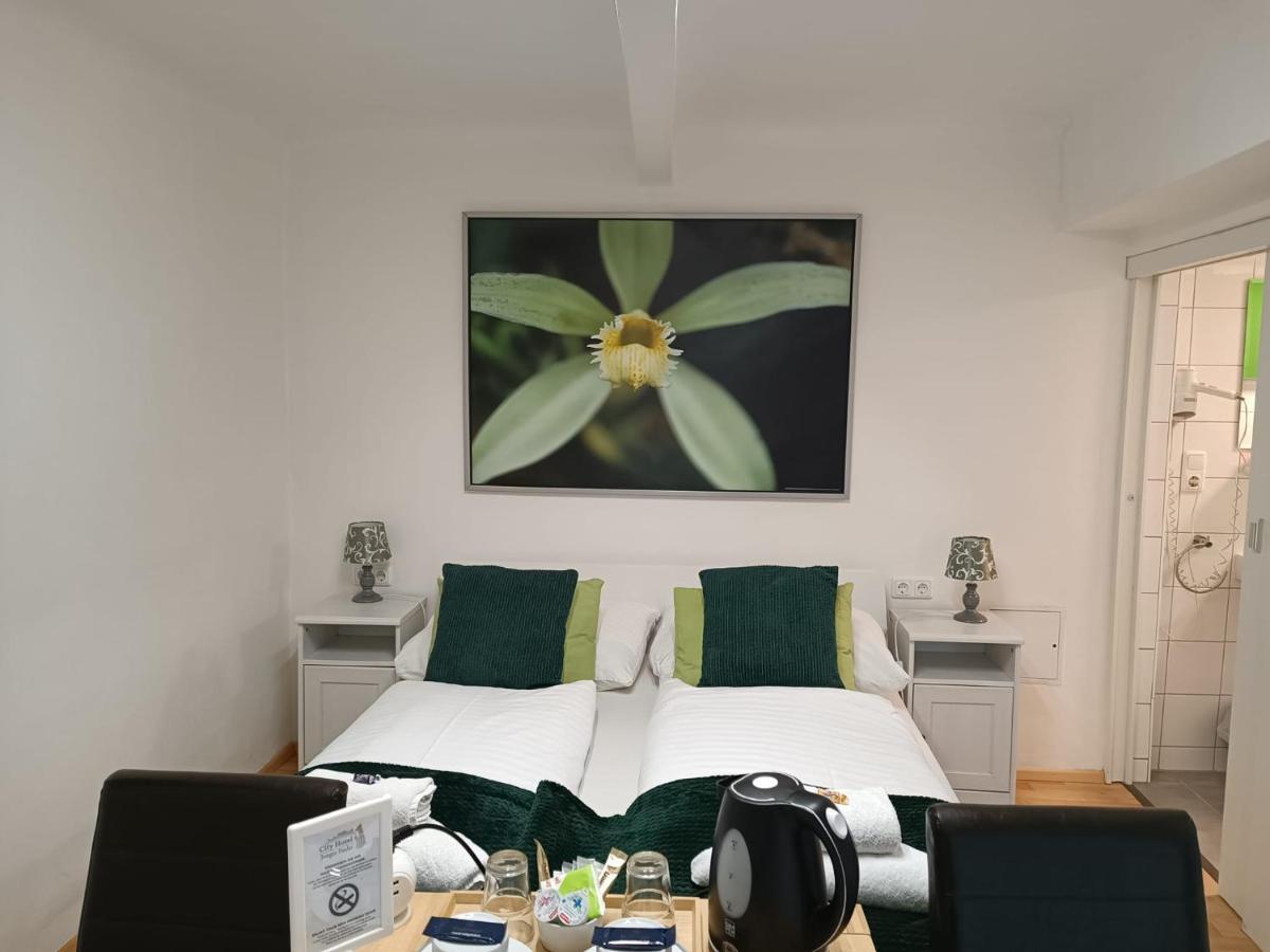 Junger Fuchs Hotel