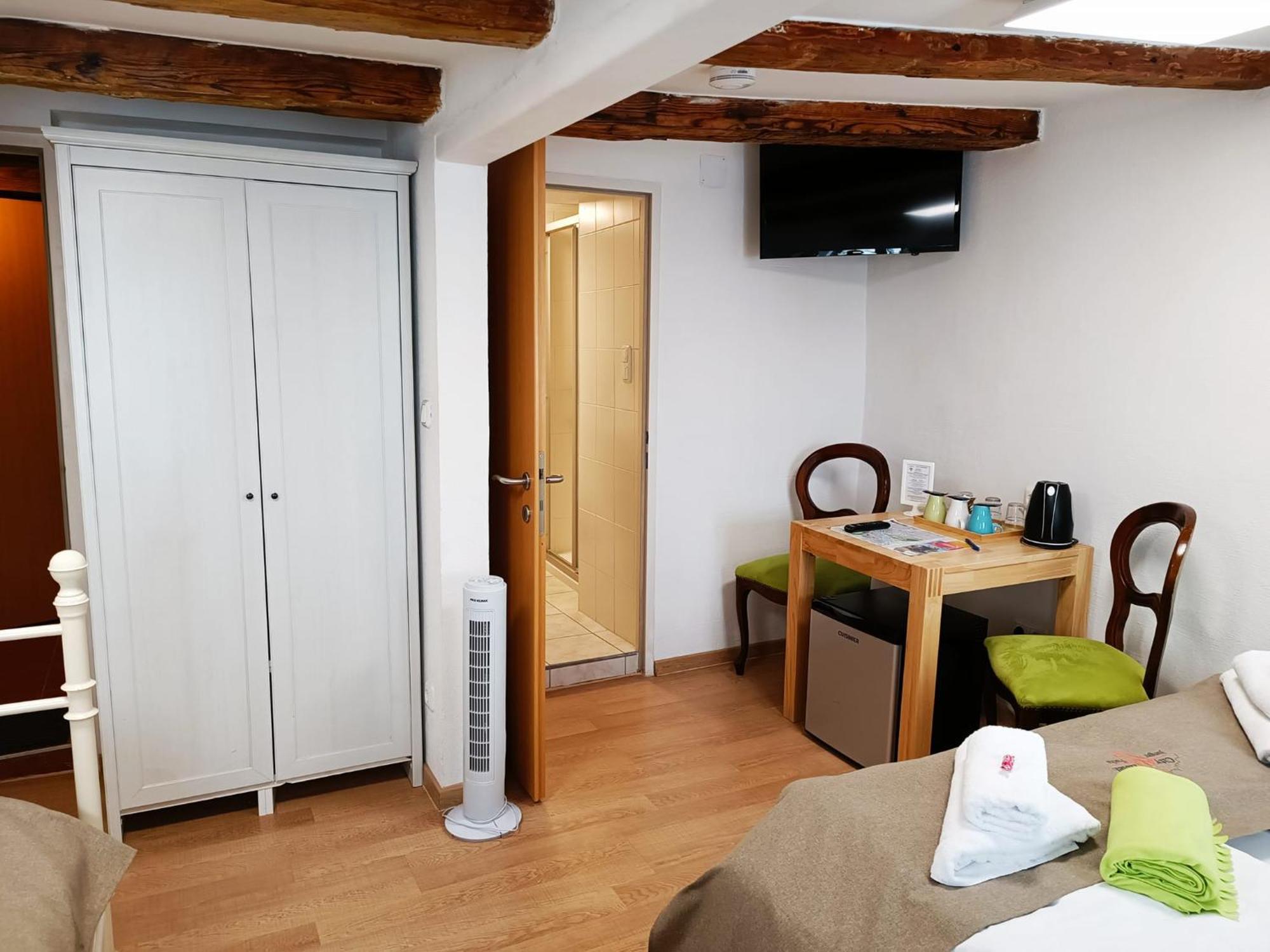 Junger Fuchs Hotel