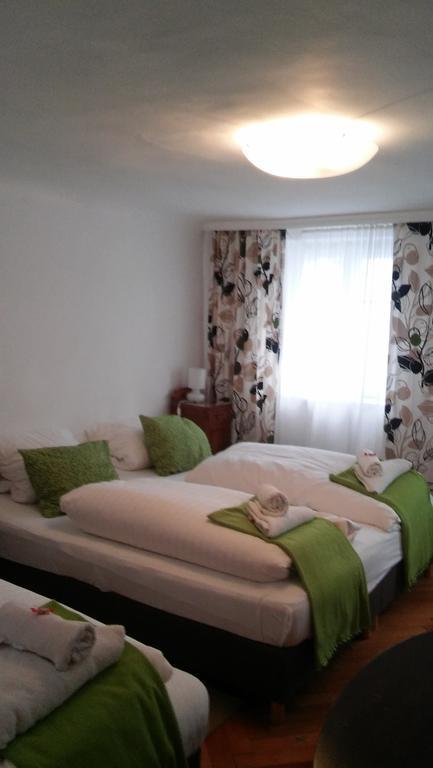 Junger Fuchs Hotel